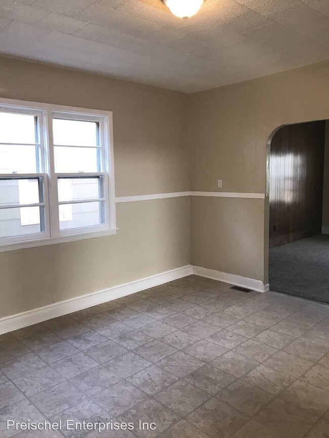 Building Photo - 409 Willett St