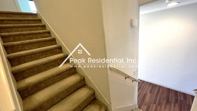Foto del edificio - Wonderful Sacramento 4bd/2.5ba Home with 2...