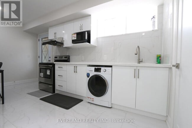 Building Photo - 20 Sonmore Dr