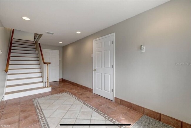 Building Photo - 3 br, 2.5 bath House - 3526 Overlook Drive...