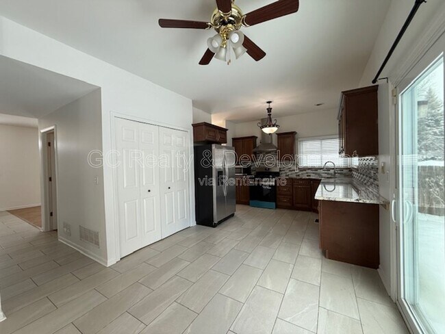 Foto del edificio - 885 Chelsea Ct