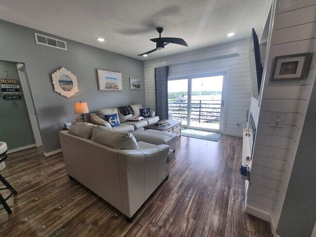 Foto del edificio - 793 Davis Rd