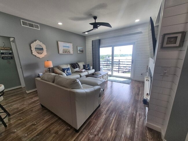 Building Photo - 793 Davis Rd