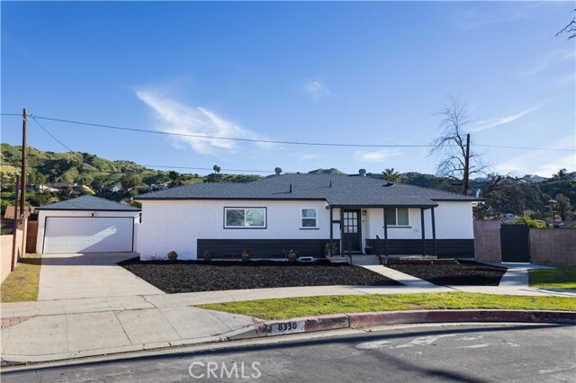 Foto del edificio - 8330 Glenoaks Blvd