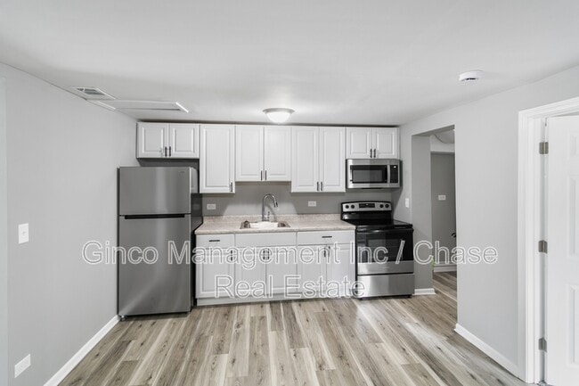 Building Photo - 9305 S Homan Ave