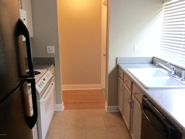 Building Photo - 2043 Dunsford Terrace