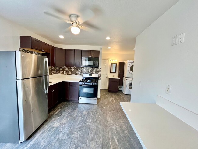 Building Photo - 1bd + Bonus Room Casita with Washer/Dryer ...