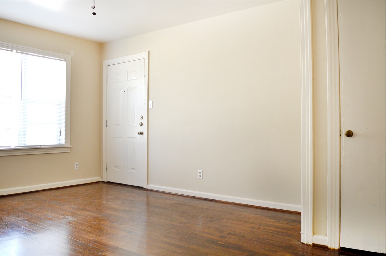 Primary Photo - 4720 Polk St