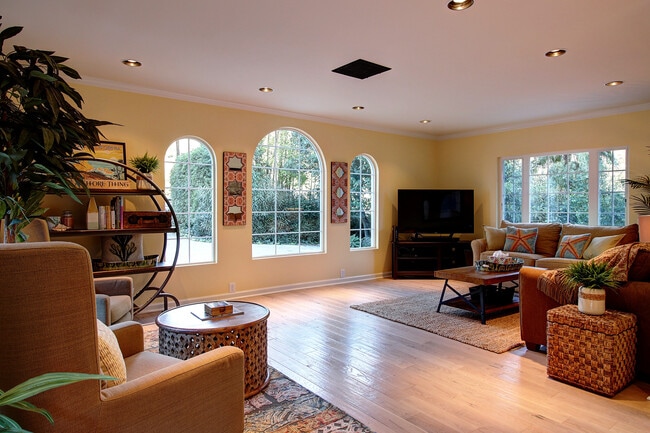 Foto del edificio - 1569 Sycamore Canyon Rd
