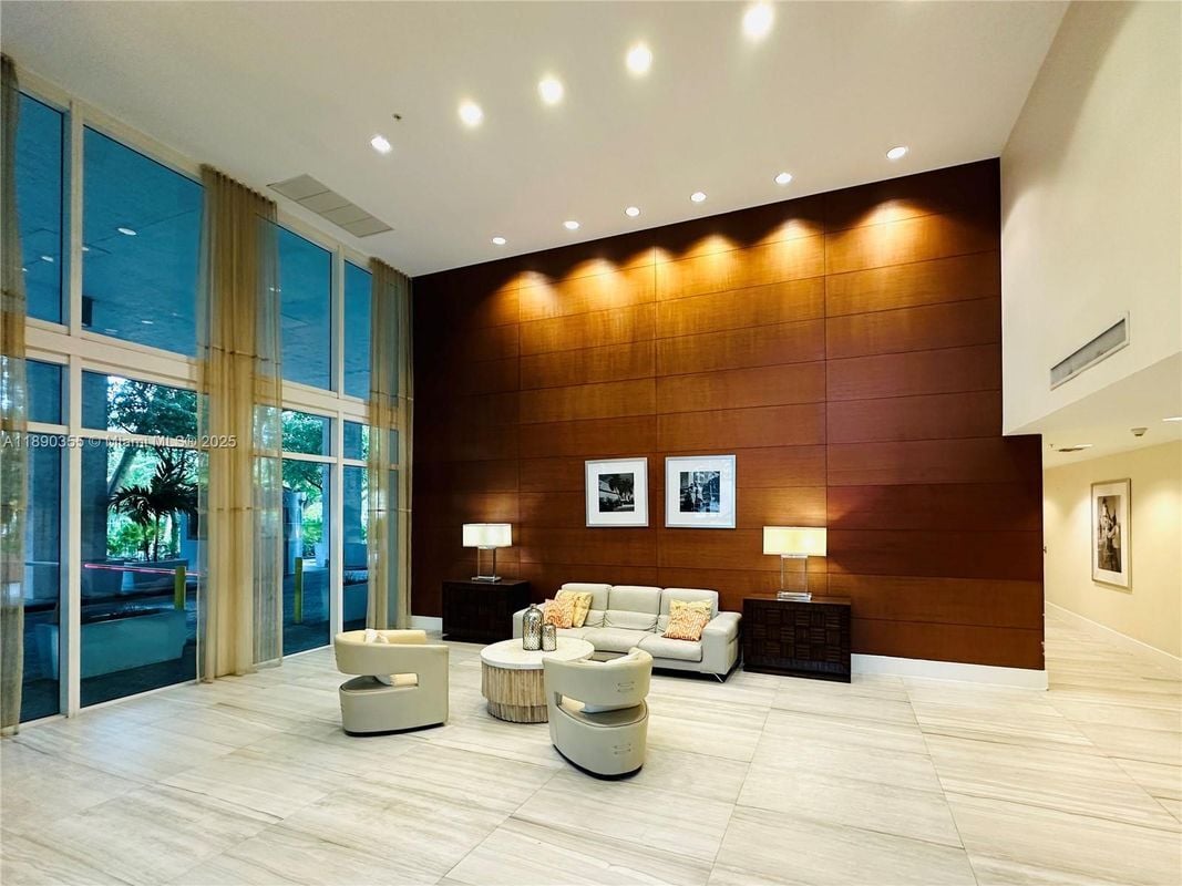 Foto del edificio - 1871 NW S River Dr