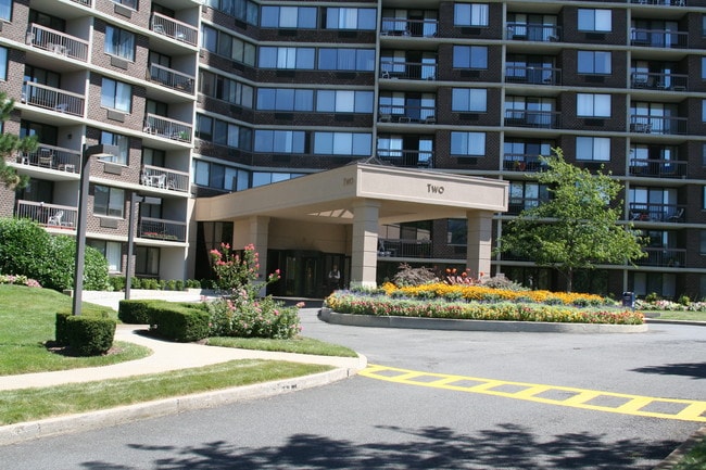 Building Entrance - 2 Bay Club Dr