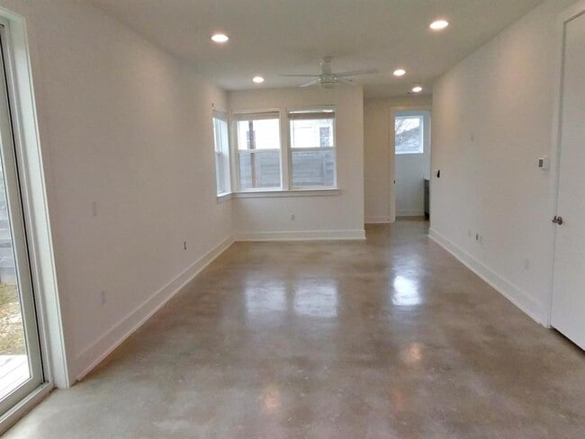 Building Photo - 7309 Bennett Ave