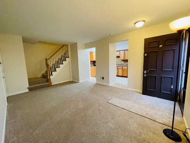 Building Photo - 8 Fernwood Dr