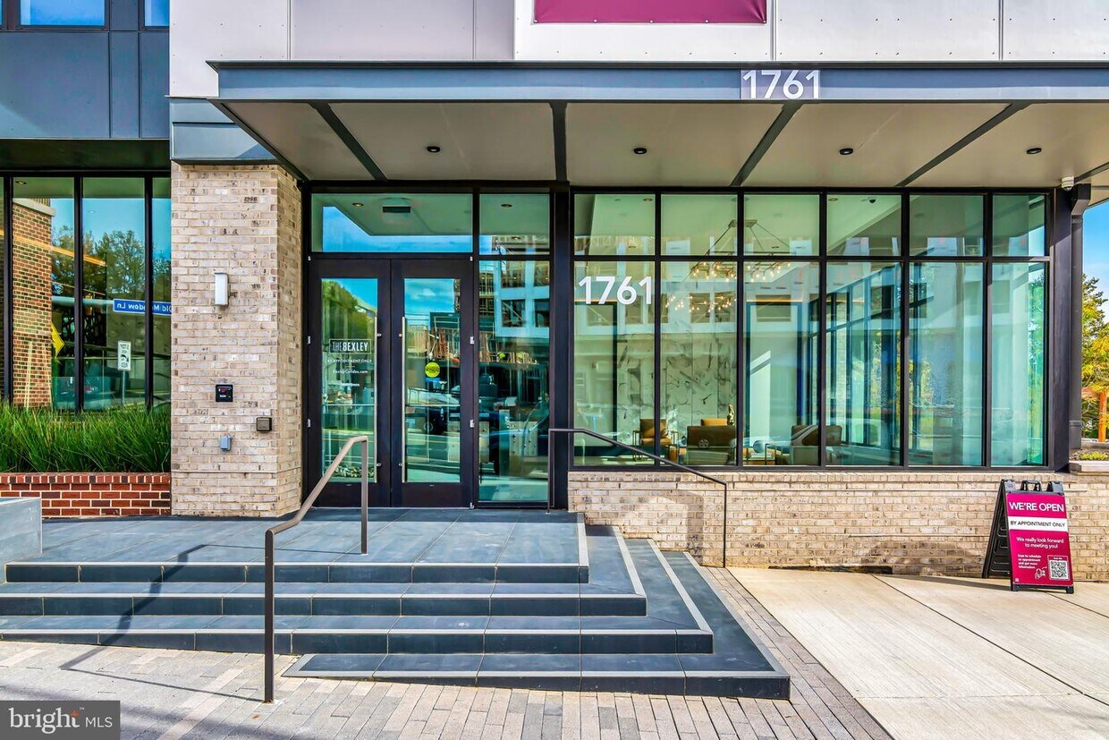 1761 Old Meadow Rd Unit 420, McLean, VA 22102 Condo for Rent in