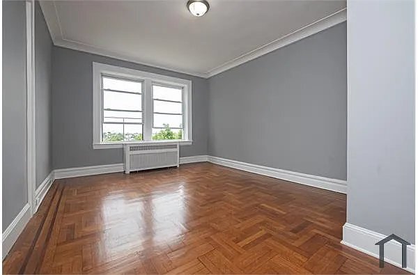 Foto del edificio - 576 Mt Prospect Ave