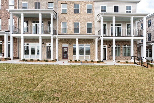 Foto del edificio - 2400 Arden Village Dr