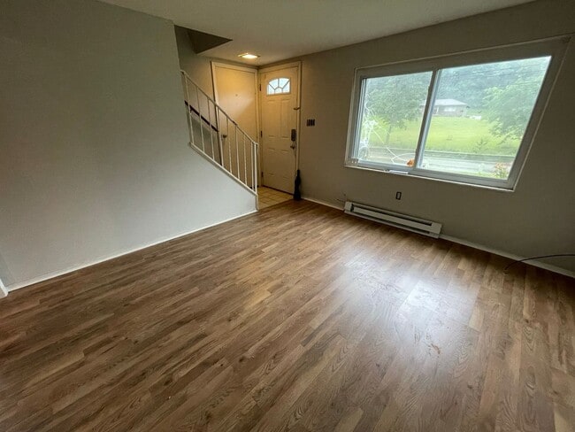 Building Photo - Sewickley  - 2 Bedroom & 1 Bath - Pet Frie...