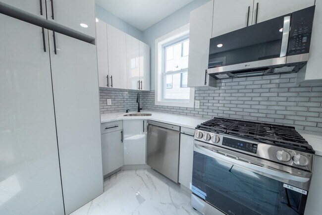 Foto del edificio - 1409 Manhattan Ave