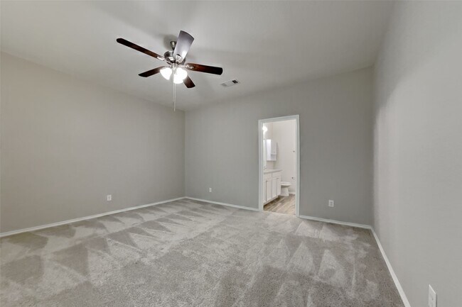 Foto del edificio - 4295 Roaring Timber Dr