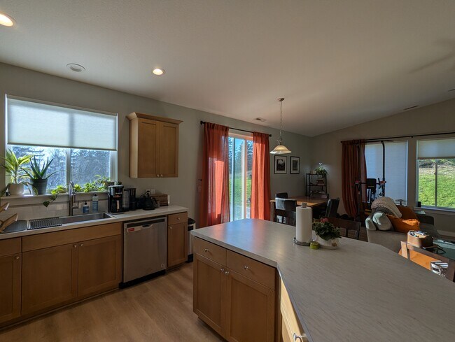 Foto del edificio - 342 Helens Ln