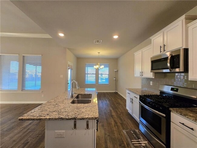 Building Photo - 440 Lakeshore Village E