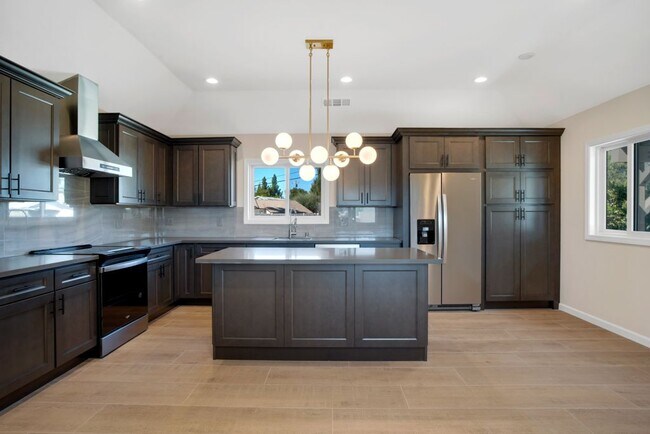 Foto del edificio - 7635 Fallbrook Ave