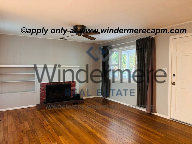 Foto del edificio - Charming 4 bedroom Home in Tahoe Park w/ E...