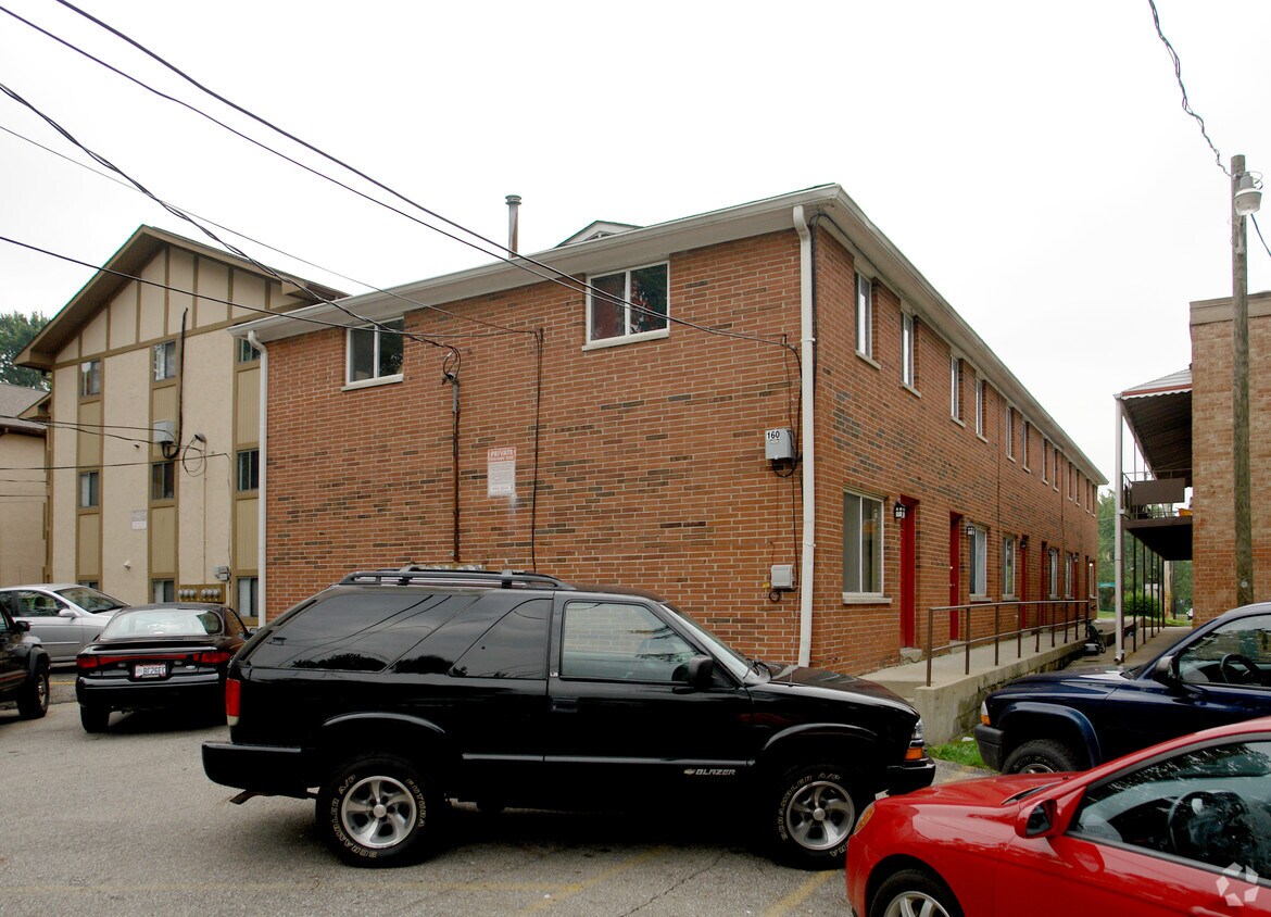 Building Photo - 160 E Norwich Ave