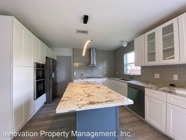 Building Photo - 4 br, 2.5 bath House - 2396 Courtland Blvd
