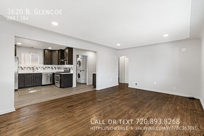 Building Photo - 2 Bed 1 Bath Duplex with Gated Yard & Gara...