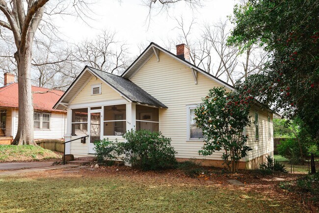 Photo - 150 Hall St House