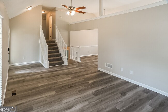 Building Photo - 100 Creekside Cir