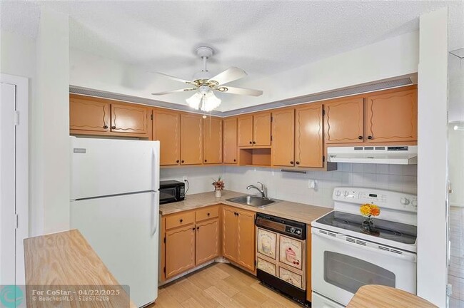 Building Photo - 9870 S Belfort Cir