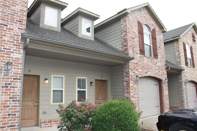 Building Photo - 3998 Rochester Cir