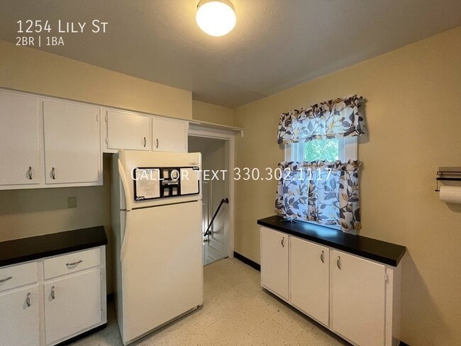 Building Photo - 1254 Lily St