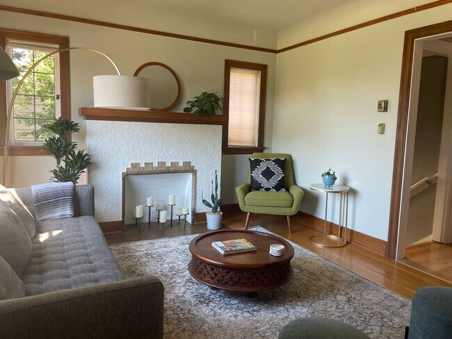 Foto del edificio - Immaculate and Updated Mid Century Home in Whittier Heights