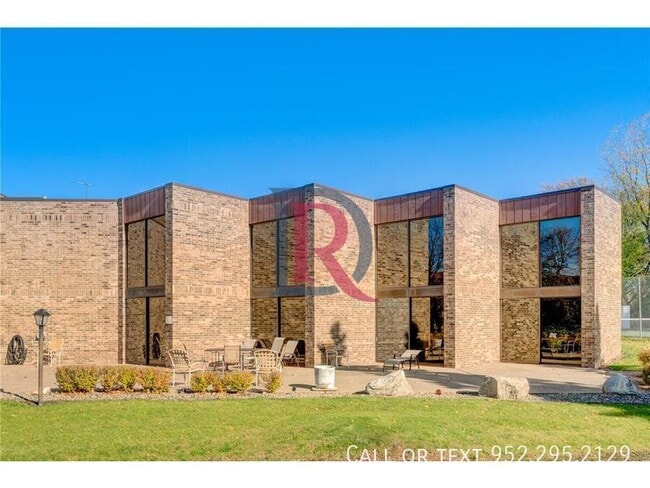 Building Photo - 2220 Midland Grove Rd