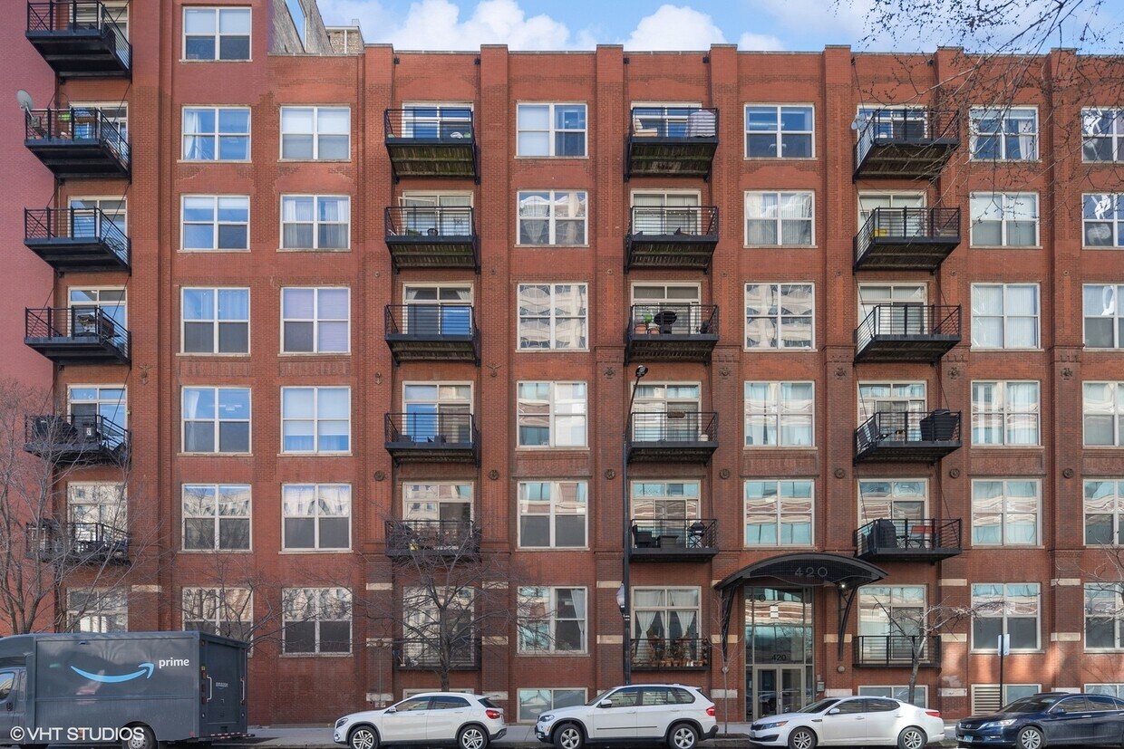 Primary Photo - 420 S Clinton St