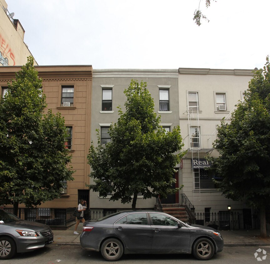 Building Photo - 149 N 7th St