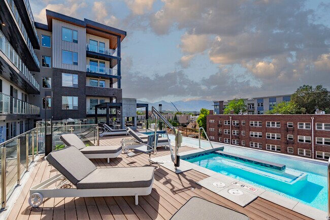 Foto del edificio - Lotus Republic Apartments