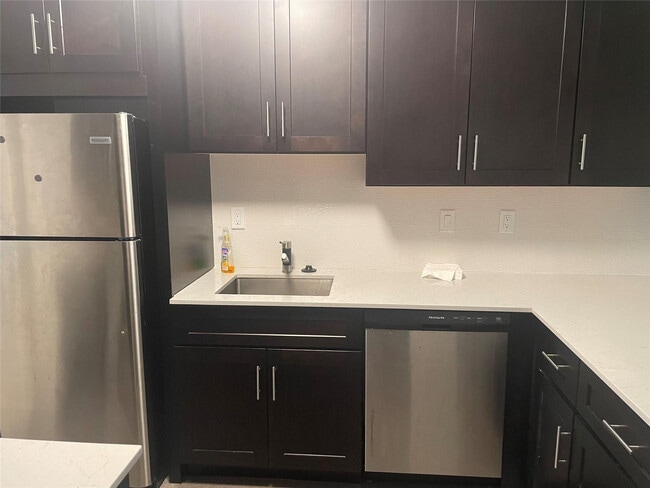 Building Photo - 698 NE Spanish River Blvd