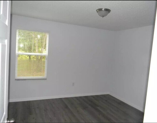 Foto del edificio - 282 Gardner Ln