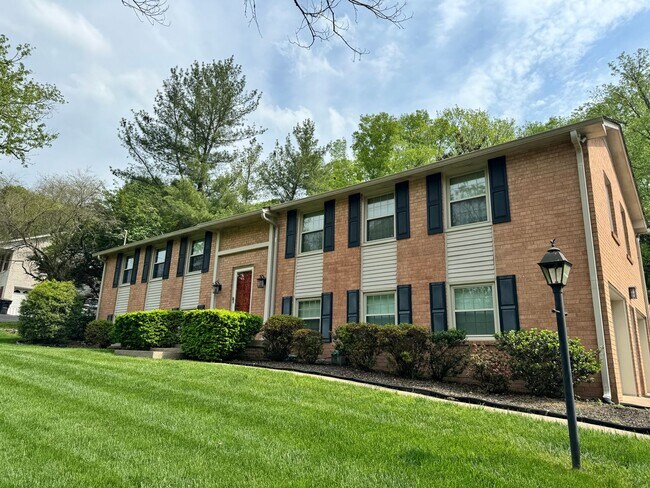 Foto del edificio - Nice 4BR Home in Perfect Location