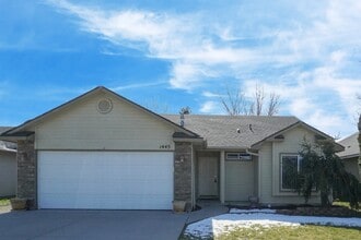 Building Photo - 1445 W Silver Salmon Dr