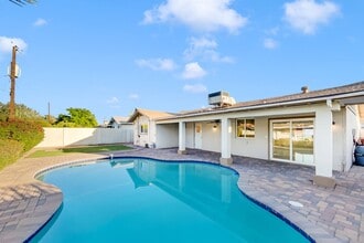 Building Photo - 601 E Laredo St