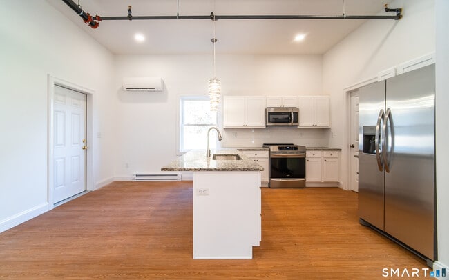 Foto del edificio - 1154 Poquonnock Rd