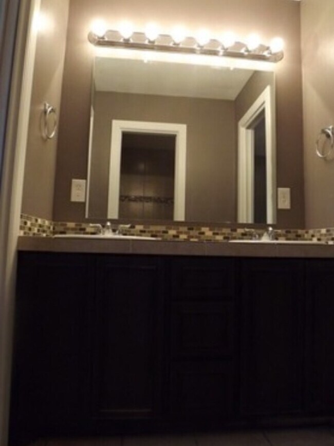 Building Photo - Pre-Leasing for Fall! Updated 3/2!!