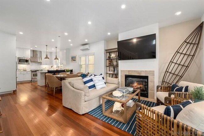 Foto del edificio - Long Term Unfurnished Rental in the heart ...