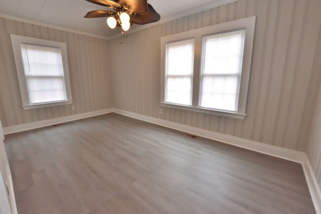 Building Photo - 1760 Country Club Rd