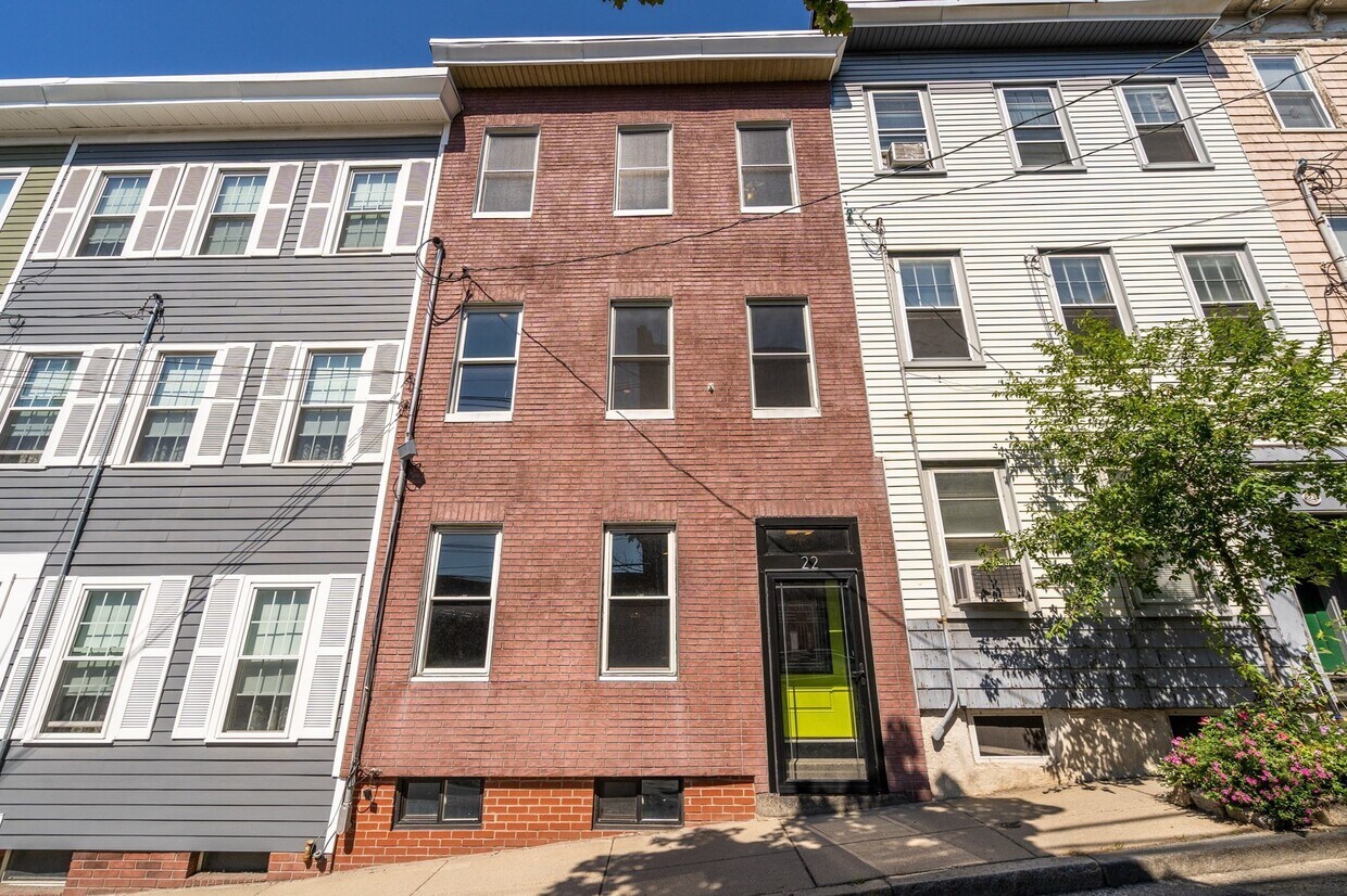 Primary Photo - 22 Eden St